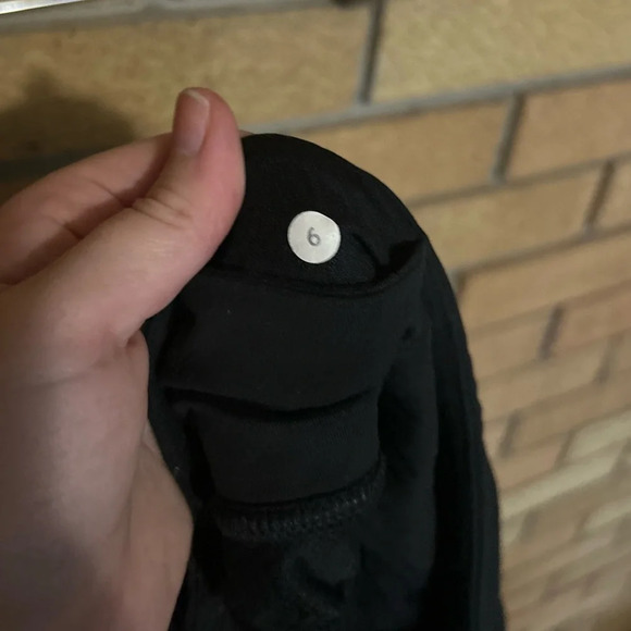 Lululemon Hot Move Shorts Black & Gray Ruched Women’s Size 6 - Picture 7 of 8